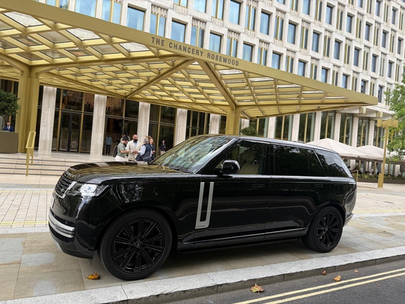 Range Rover Side View